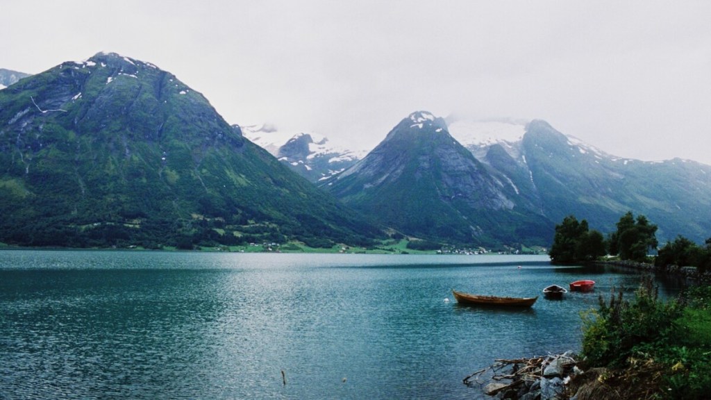 Oppstrynsvatnet desde Hjelle
