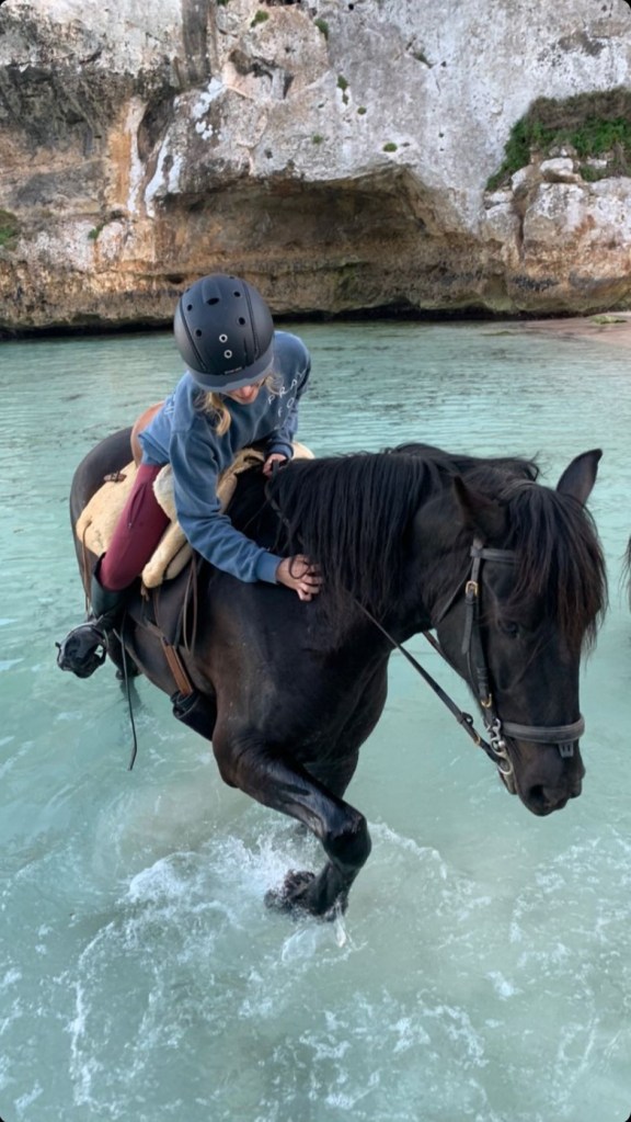 Macaralleta acceso en caballo menorquín antes del 1 de mayo.