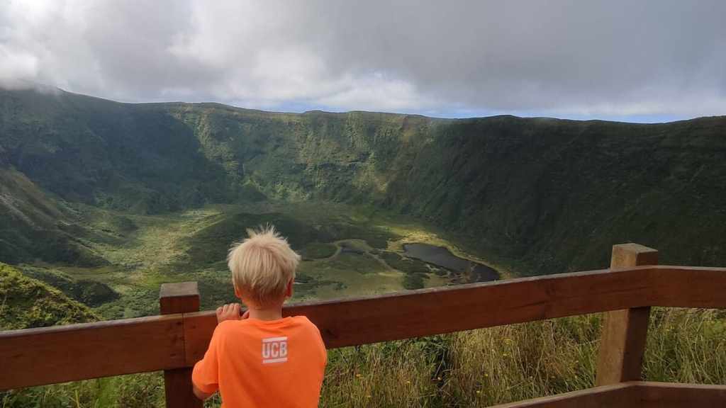 Volcán Cabeço Gordo. Ruta circular bordeando el crater con niños.
